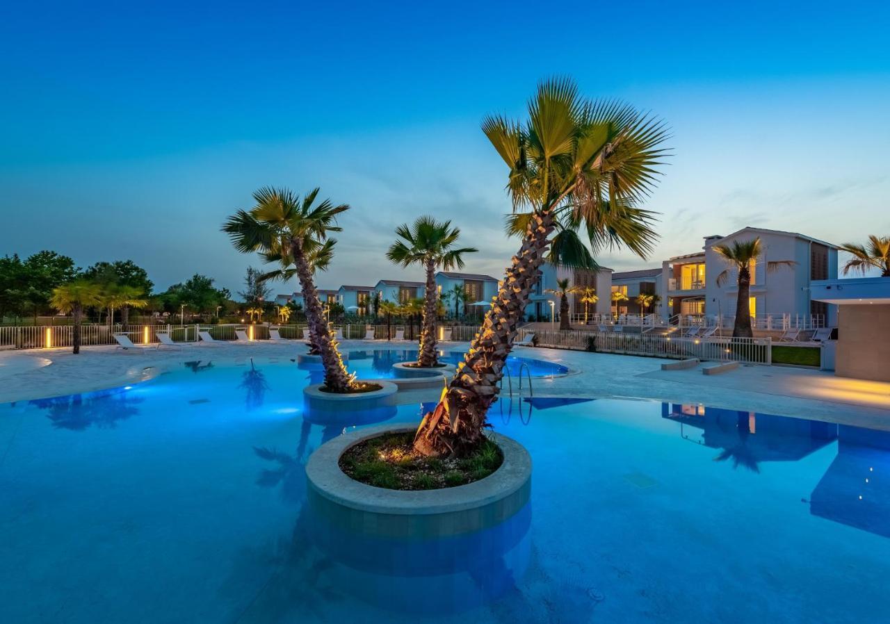 Pareus Beach Resort Каорле Екстериор снимка