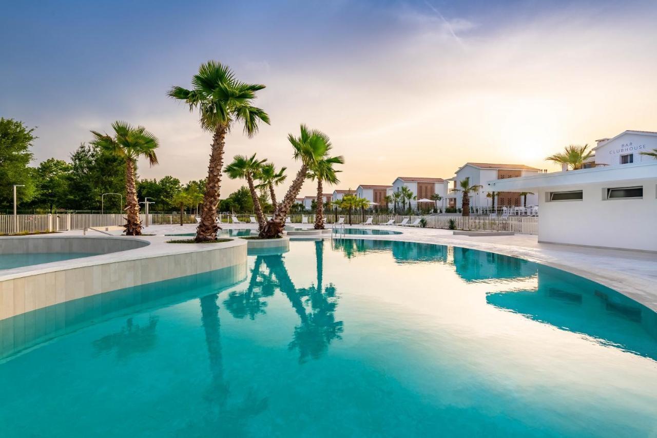 Pareus Beach Resort Каорле Екстериор снимка