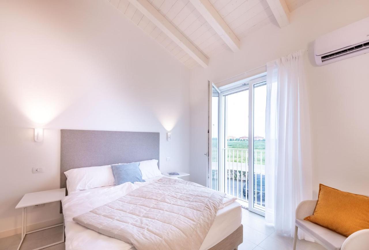 Pareus Beach Resort Каорле Екстериор снимка