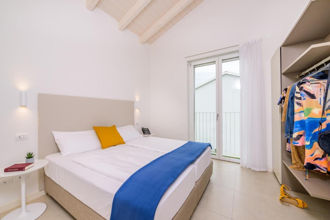 Pareus Beach Resort Каорле Екстериор снимка