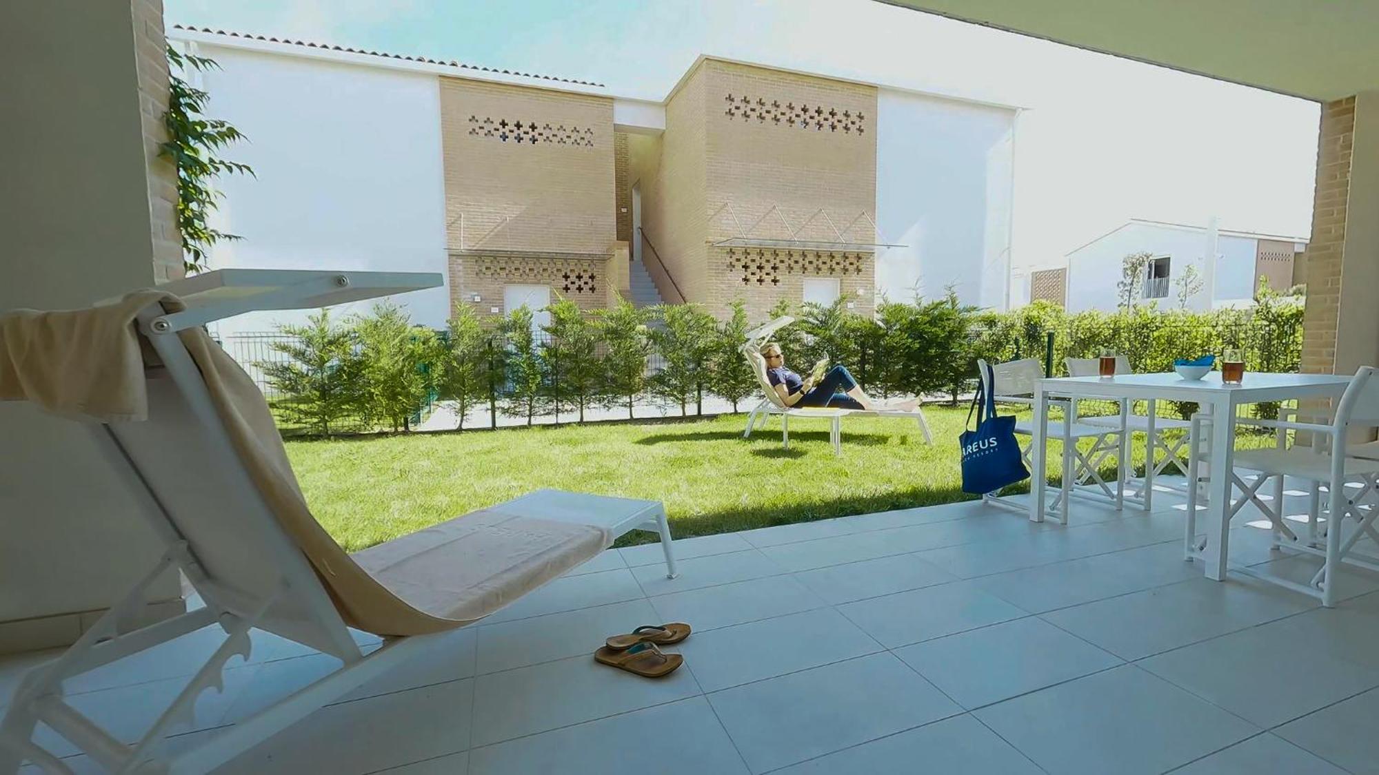Pareus Beach Resort Каорле Екстериор снимка
