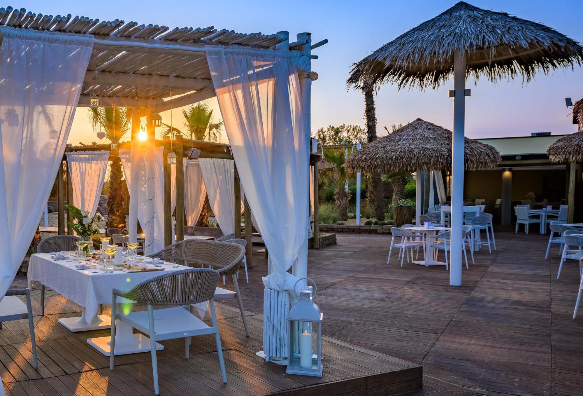 Pareus Beach Resort Каорле Екстериор снимка